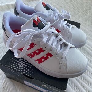 Disney x adidas Wmns Grand Court Base 'Minnie Mouse'